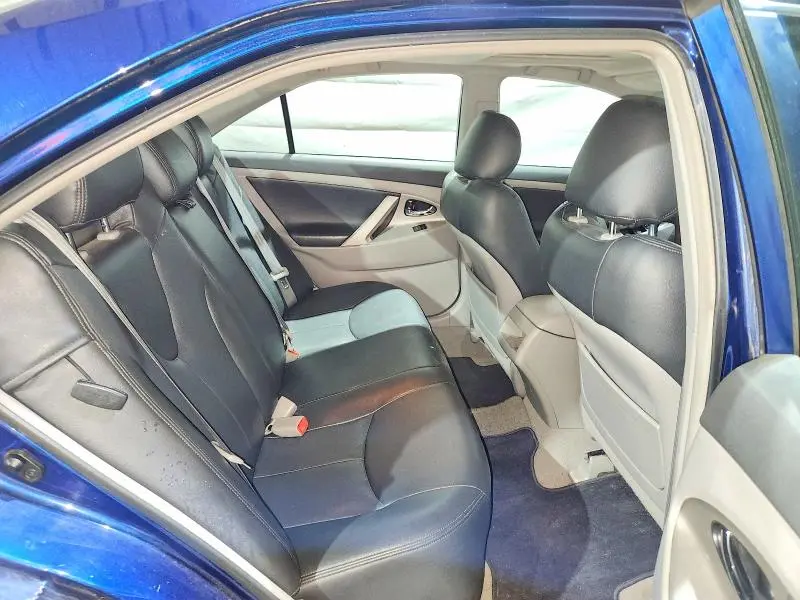 2011 TOYOTA CAMRY SE  