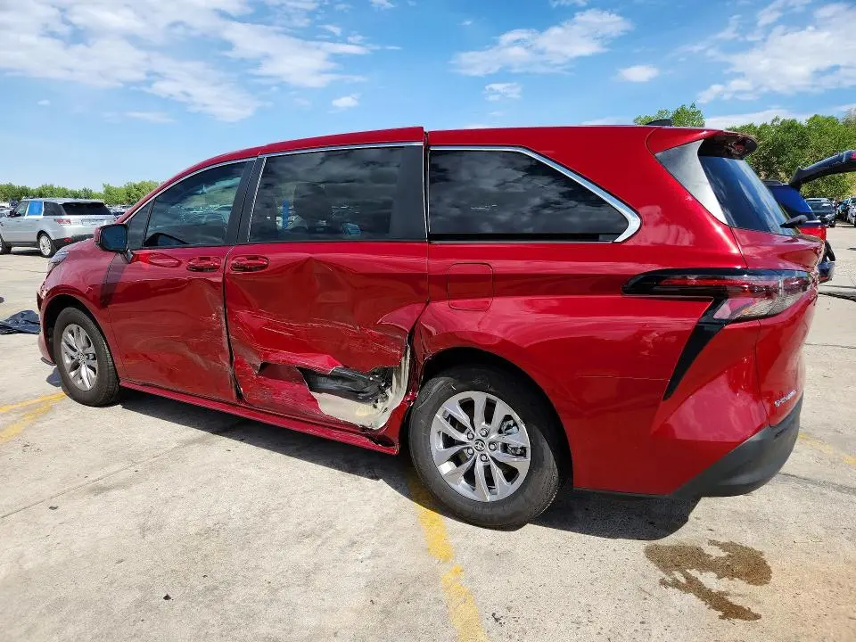 2026 TOYOTA SIENNA LE  