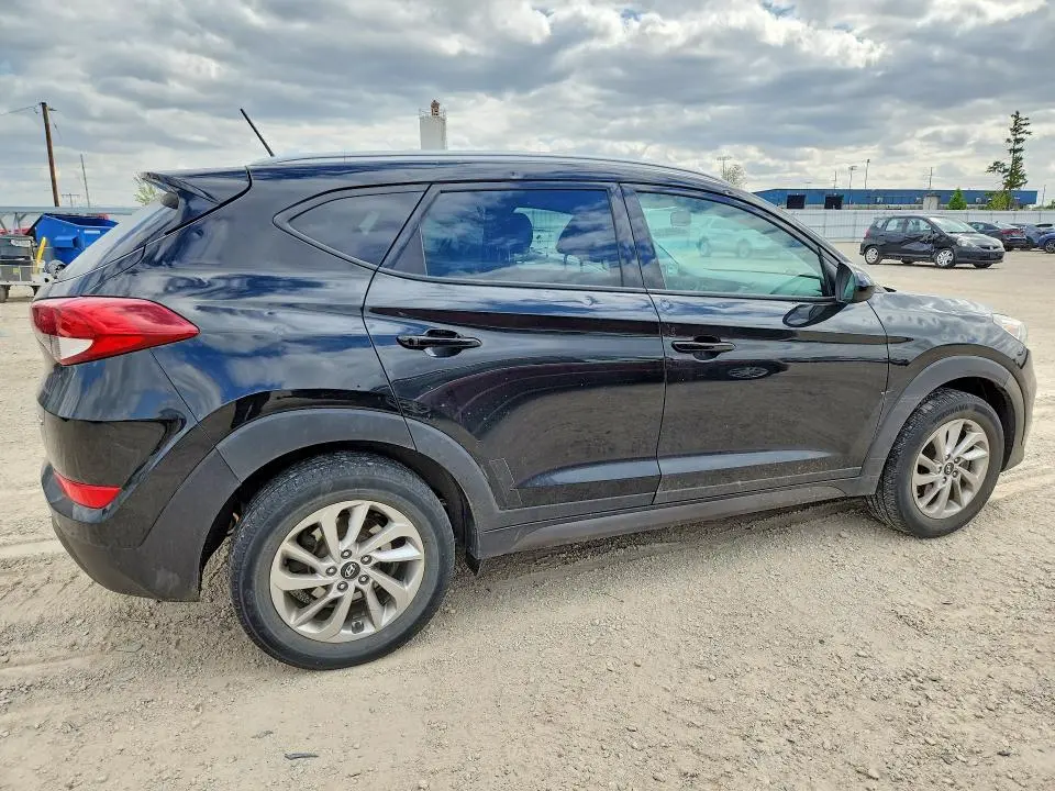 2016 HYUNDAI TUCSON SE  