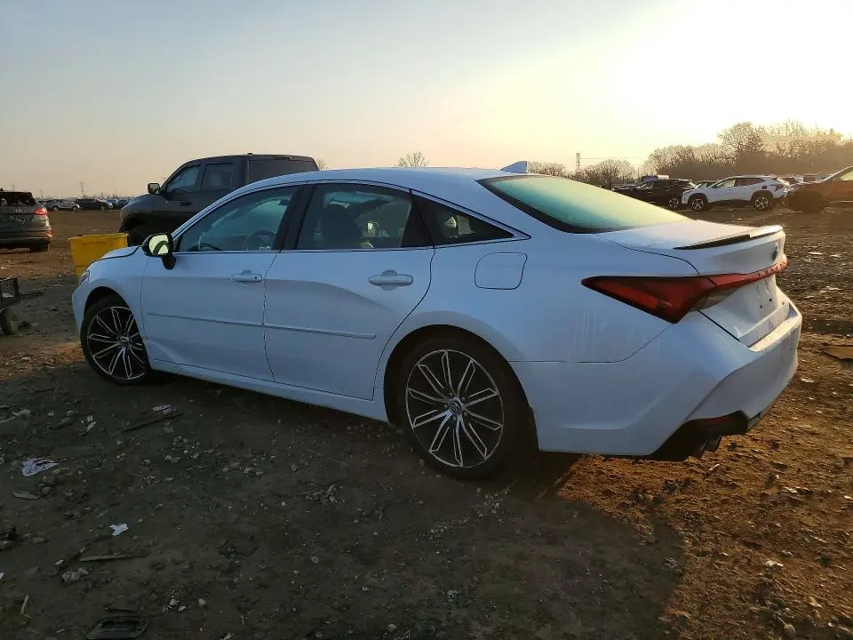2020 TOYOTA AVALON XSE  