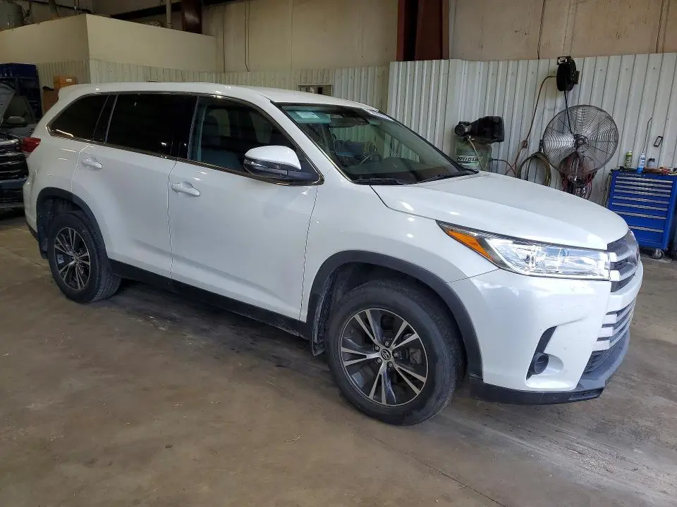 2019 TOYOTA HIGHLANDER LE  