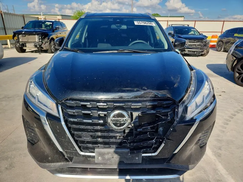 2021 NISSAN KICKS SV  