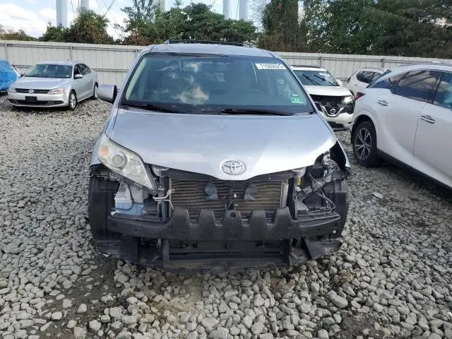 2016 TOYOTA SIENNA LE  