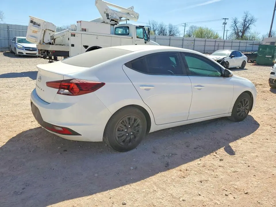 2019 HYUNDAI ELANTRA SE  