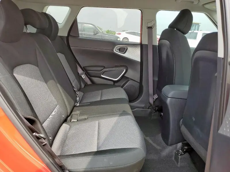 2024 KIA SOUL LX  