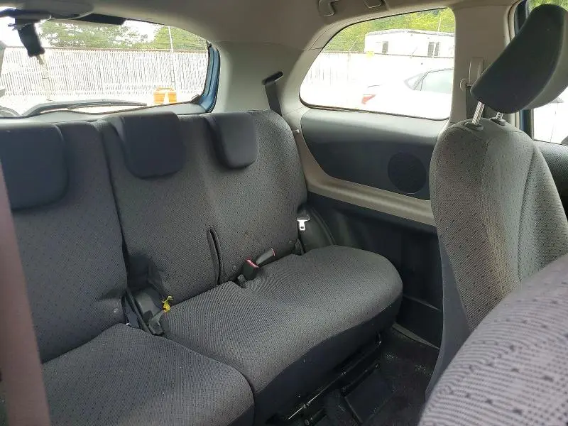 2010 TOYOTA YARIS BASE  