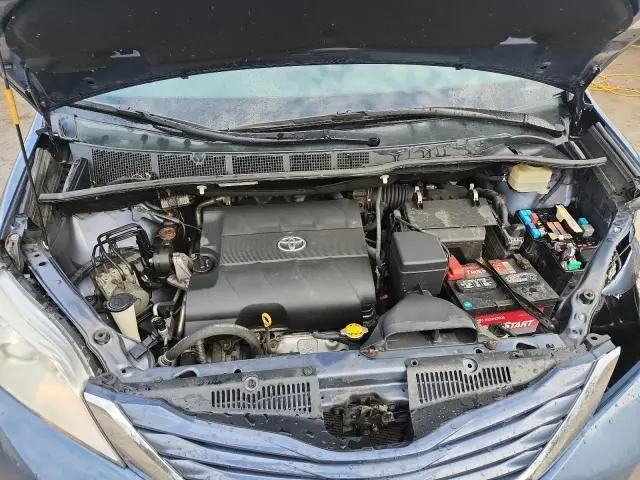 2015 TOYOTA SIENNA LE  