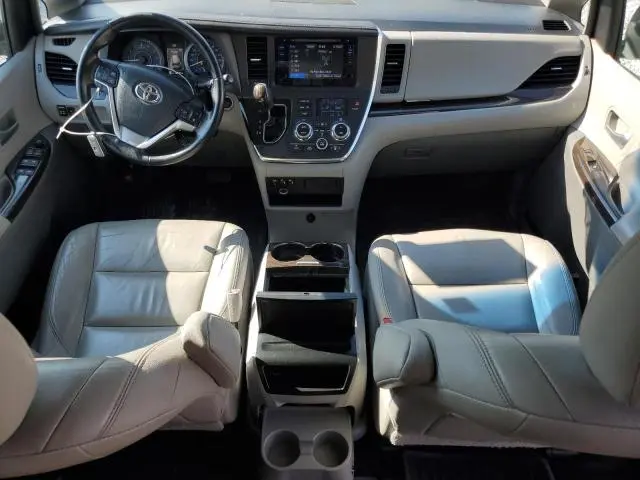 2016 TOYOTA SIENNA XLE  