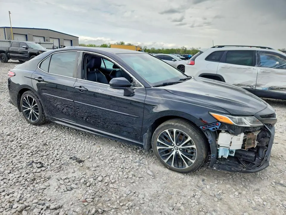 2018 TOYOTA CAMRY SE  