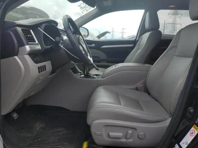 2017 TOYOTA HIGHLANDER SE  
