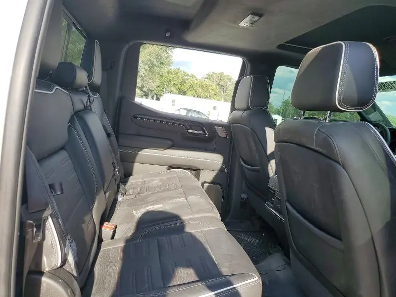 2025 GMC SIERRA K1500 AT4X  