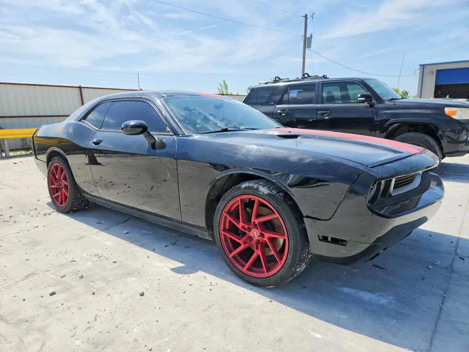 2012 DODGE CHALLENGER SXT  