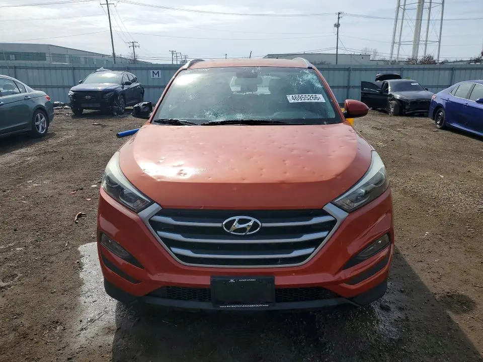 2017 HYUNDAI TUCSON SE  