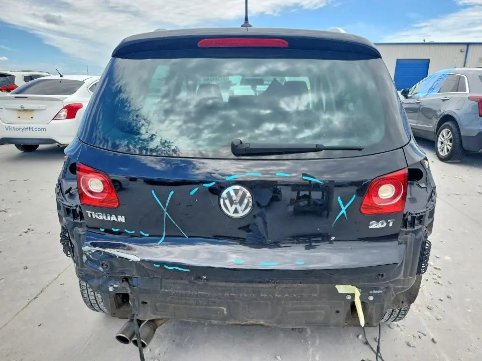 2010 VOLKSWAGEN TIGUAN S  