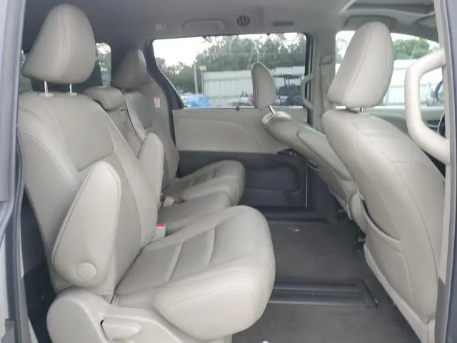 2015 TOYOTA SIENNA XLE  
