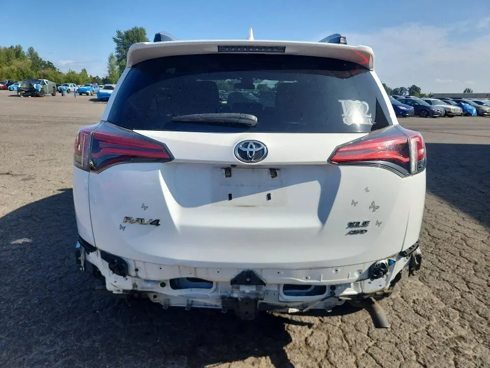 2017 TOYOTA RAV4 XLE  