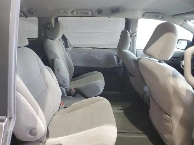 2017 TOYOTA SIENNA LE