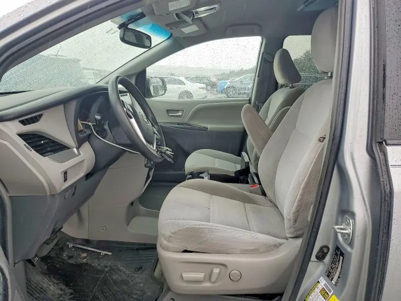 2015 TOYOTA SIENNA LE  