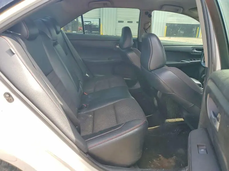 2016 TOYOTA CAMRY SE  