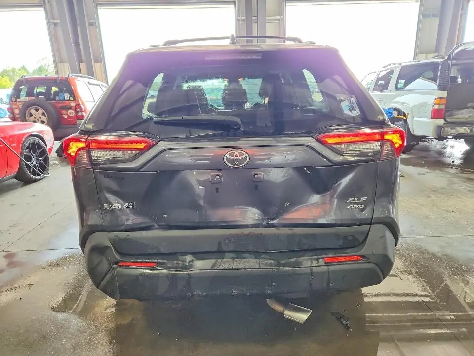 2019 TOYOTA RAV4 XLE  