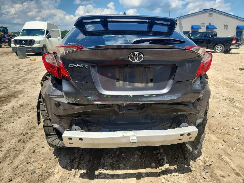 2019 TOYOTA C-HR LE  