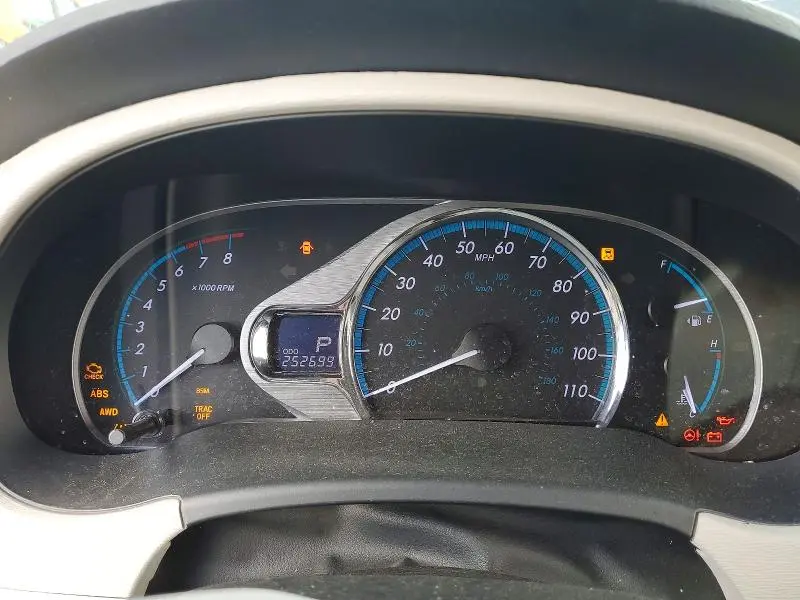2013 TOYOTA SIENNA LIMITED 7-PASSENGER  
