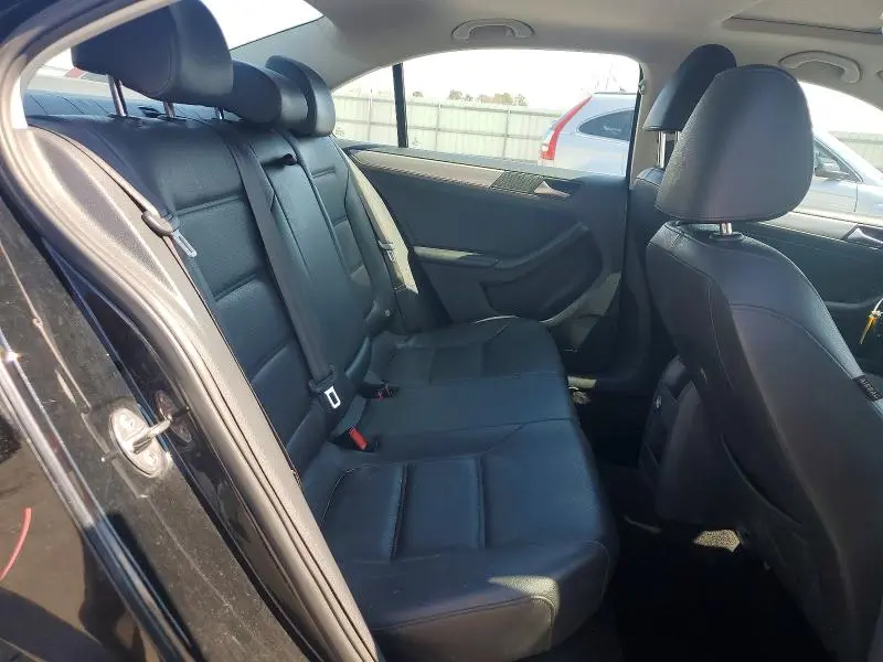2016 VOLKSWAGEN JETTA SE  