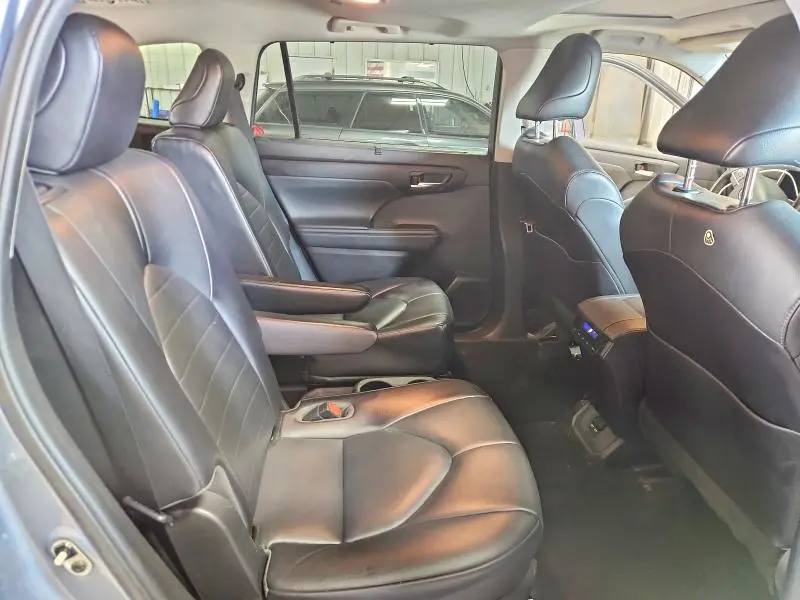2021 TOYOTA HIGHLANDER HYBRID XLE  