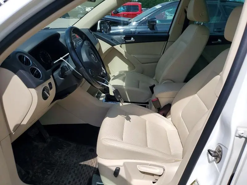 2011 VOLKSWAGEN TIGUAN S  