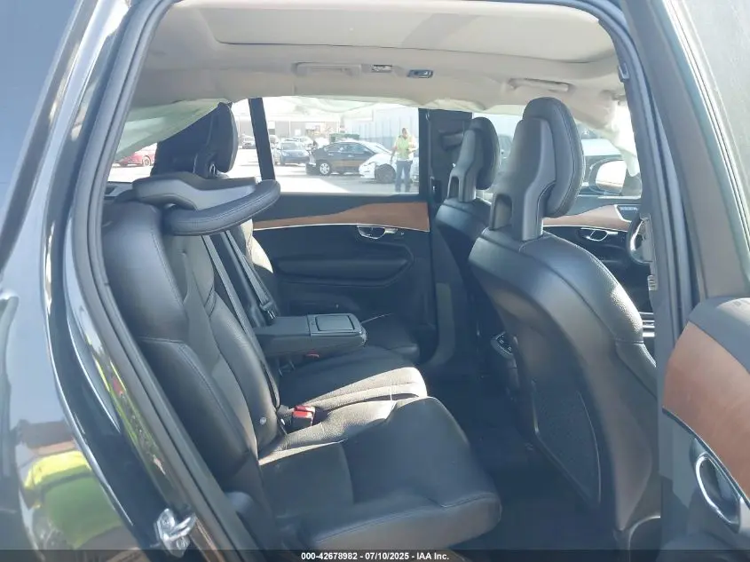 2021 VOLVO XC90 T6 MOMENTUM 7 PASSENGER