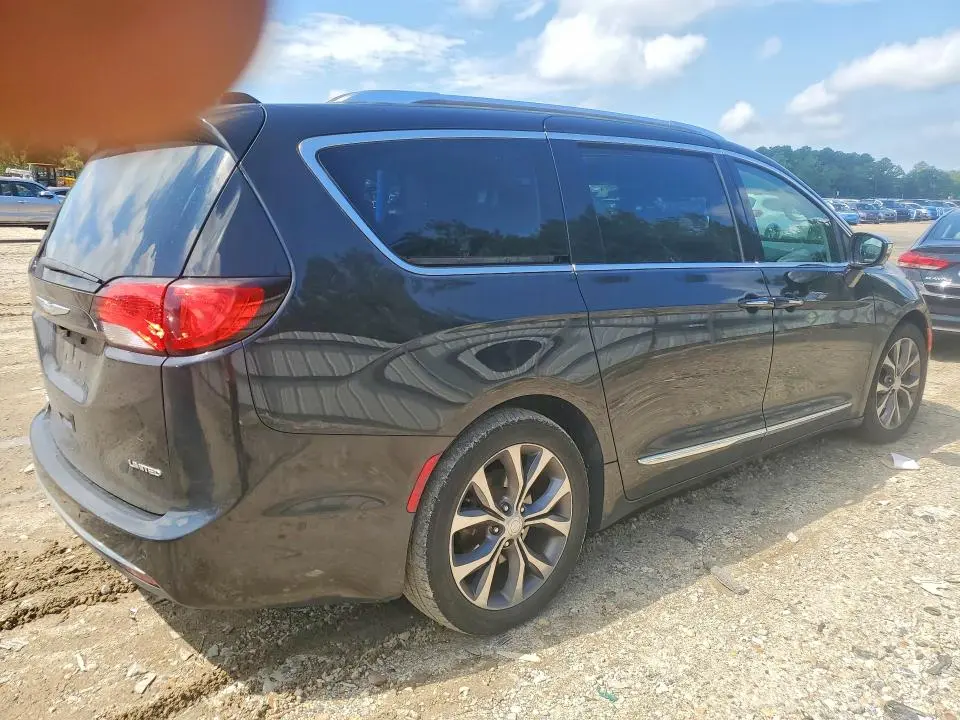 2017 CHRYSLER PACIFICA LIMITED  