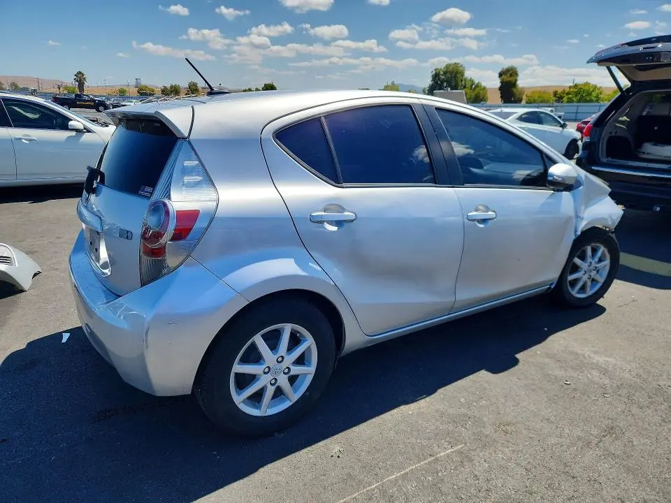 2014 TOYOTA PRIUS C THREE  