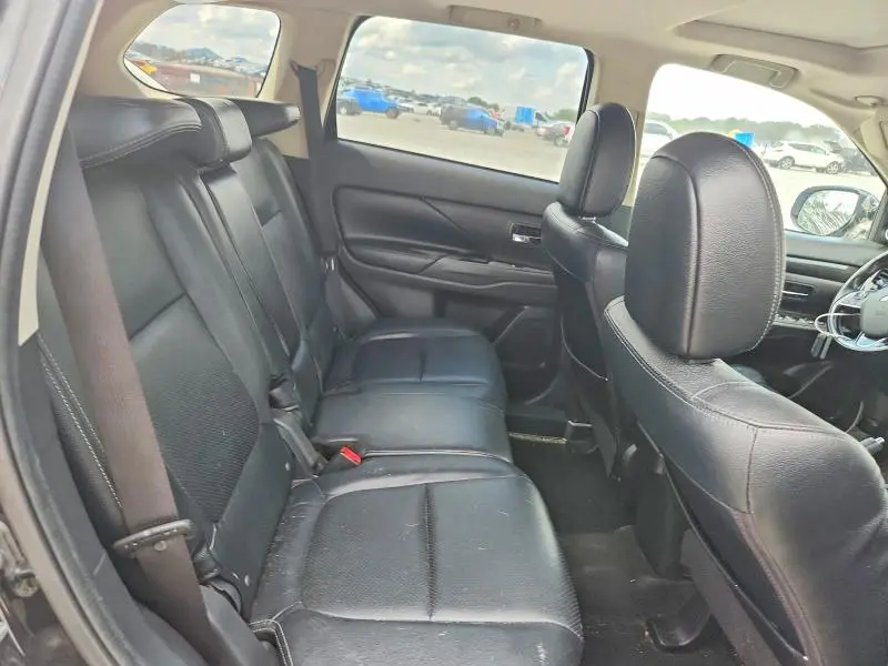 2016 MITSUBISHI OUTLANDER SE  