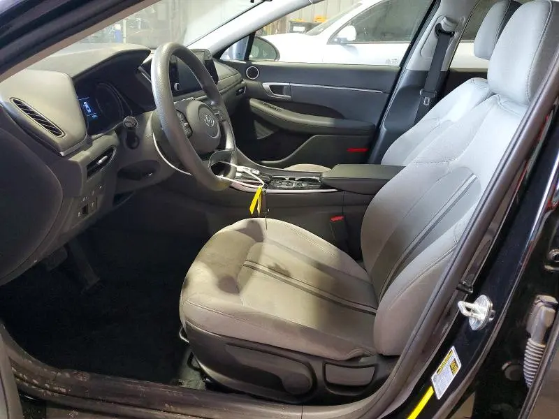 2022 HYUNDAI SONATA SE  