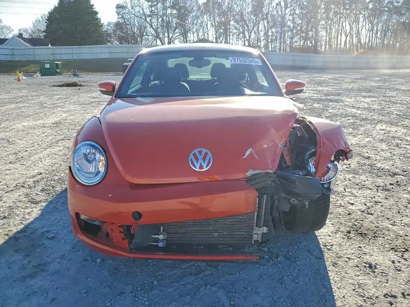 2016 VOLKSWAGEN BEETLE SE  