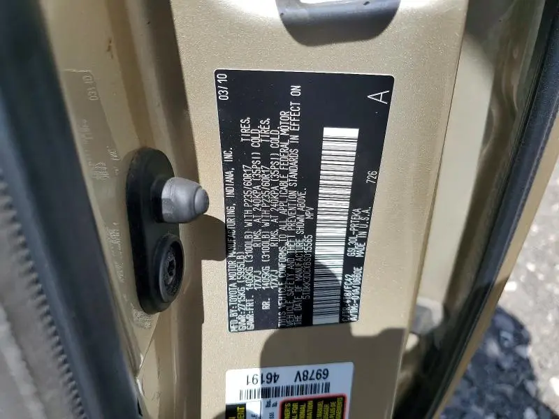 2011 TOYOTA SIENNA LE  