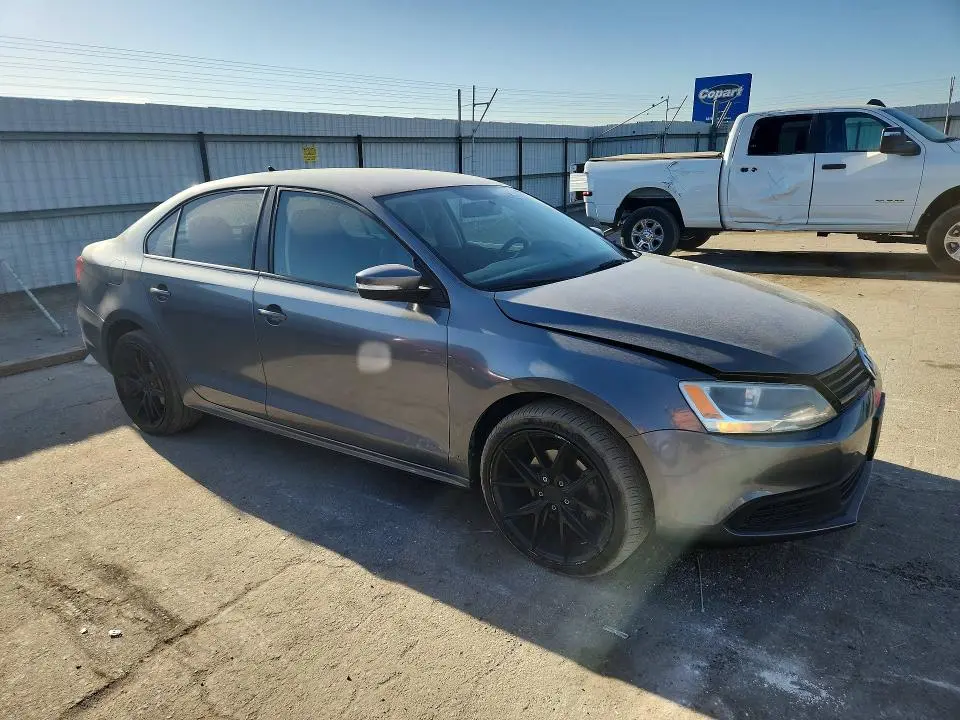 2011 VOLKSWAGEN JETTA SE  