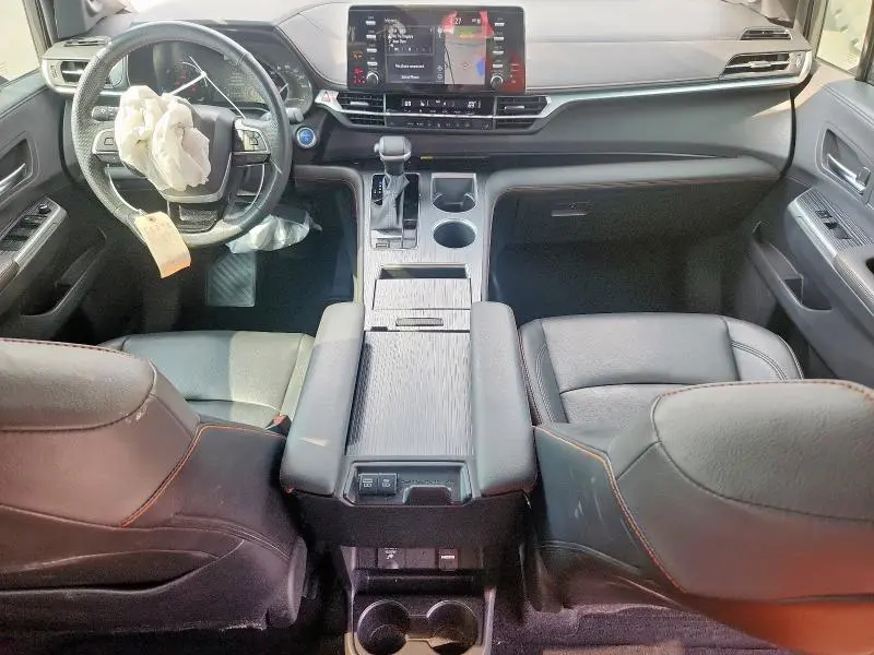 2022 TOYOTA SIENNA XSE  