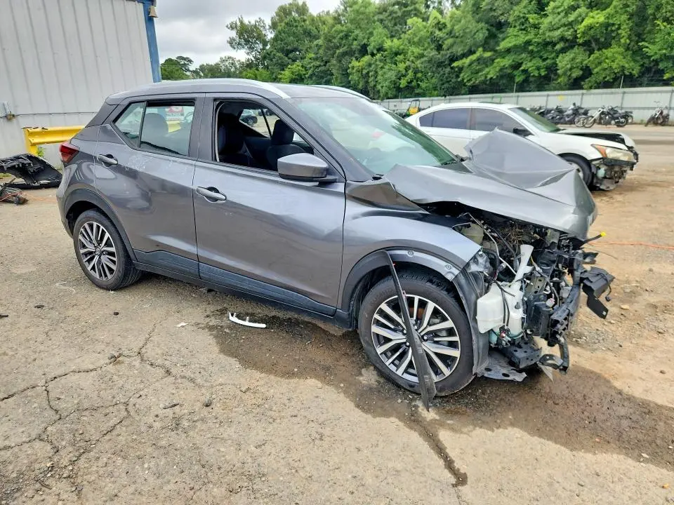 2021 NISSAN KICKS SV  