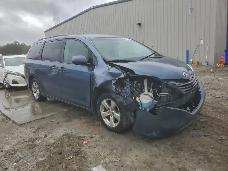 2014 TOYOTA SIENNA LE  