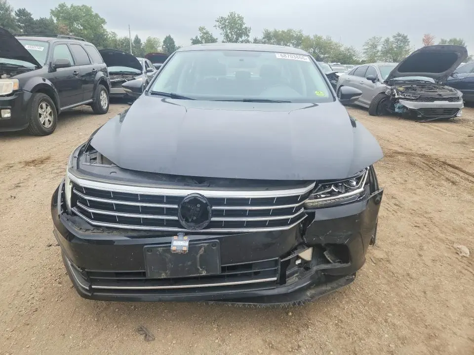 2017 VOLKSWAGEN PASSAT SE  