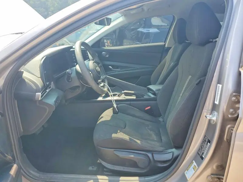 2024 HYUNDAI ELANTRA SE  