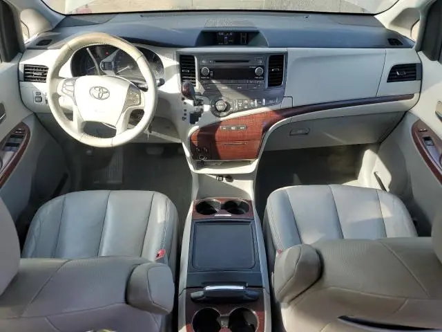 2012 TOYOTA SIENNA XLE  