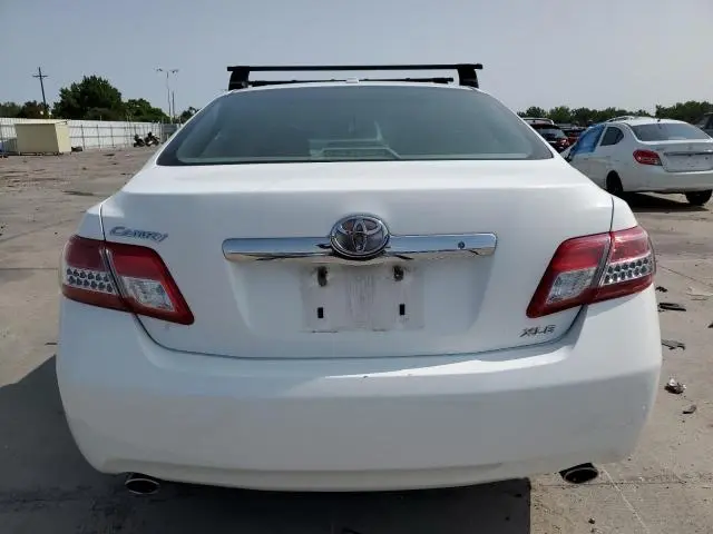 2011 TOYOTA CAMRY SE  