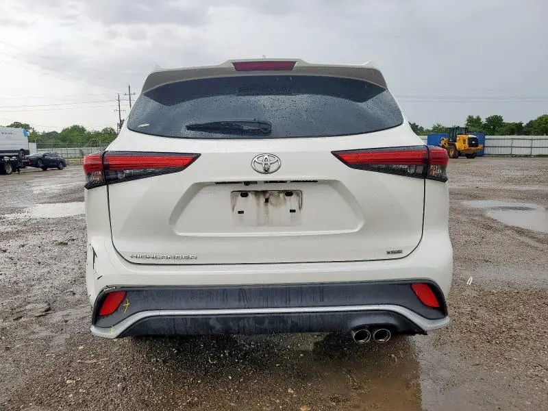 2021 TOYOTA HIGHLANDER XSE  