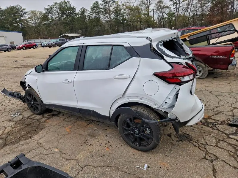 2024 NISSAN KICKS SV  