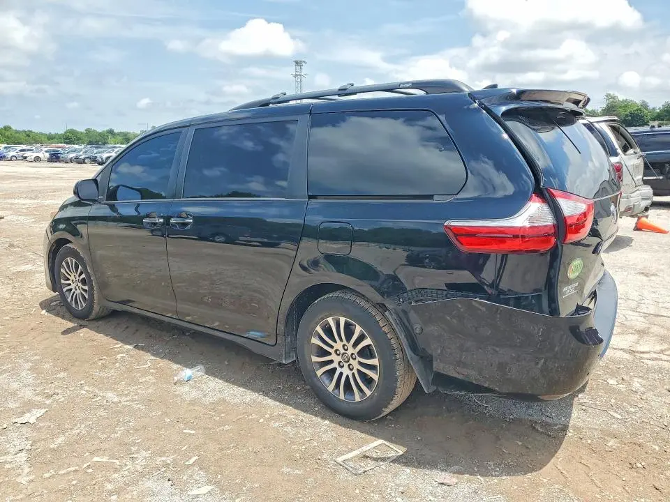2018 TOYOTA SIENNA XLE 8-PASSENGER  