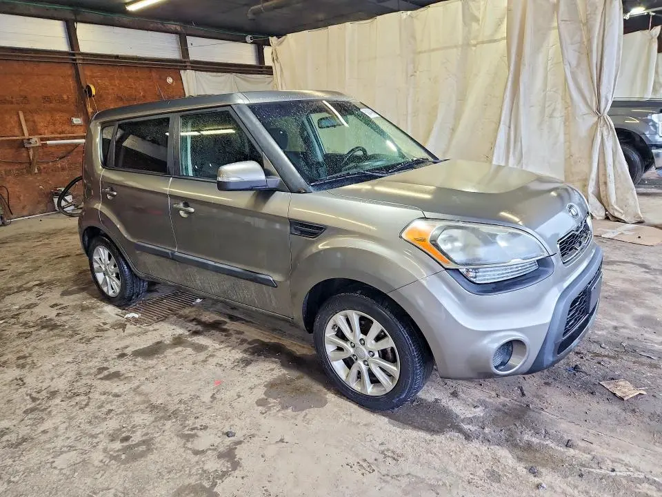 2013 KIA SOUL +  