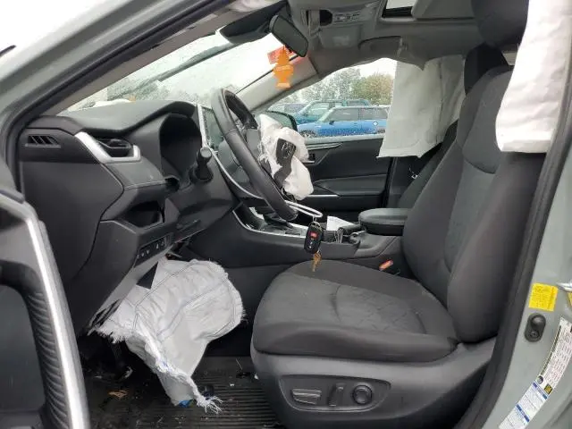 2021 TOYOTA RAV4 XLE  