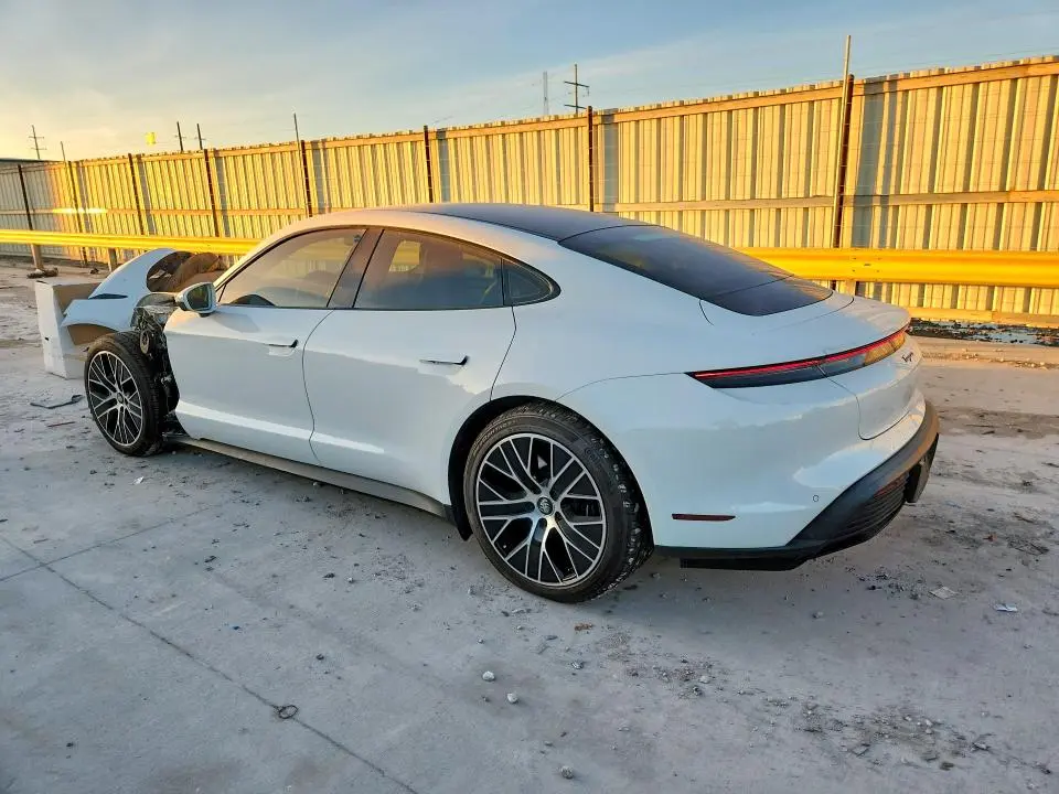 2021 PORSCHE TAYCAN   